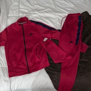 Nike joggers set!